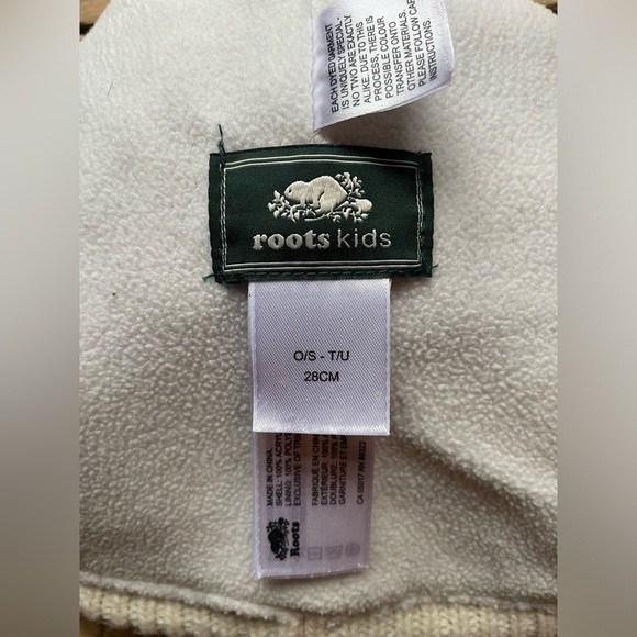 Roots Canada Kids Winter Knit Insulated Hat with PomPom - Picture 5 of 11